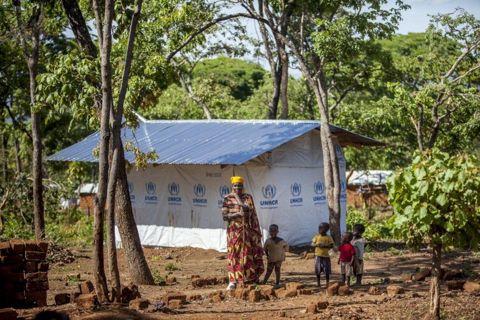 Des réfugiés burundais devant des abris d'urgence au camp de Nduta dans l'ouest de la Tanzanie. Photo d'archives, novembre 2017. 