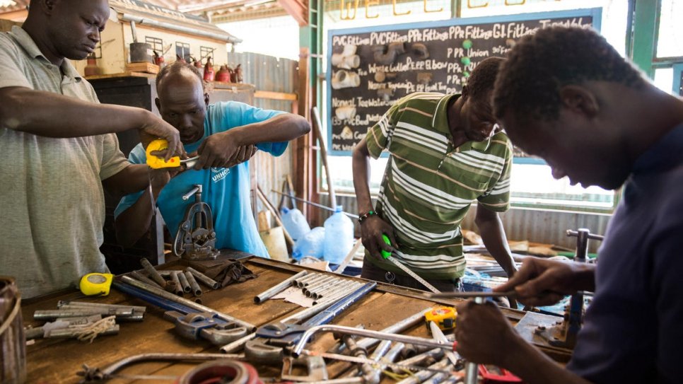 L'atelier de plomberie de l'institut technique Don Bosco, au camp de réfugiés de Kakuma. 