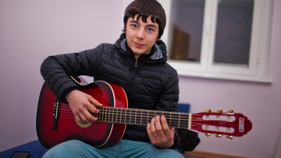 Mehdi, 14 ans, est originaire de Tchétchénie. Il vient d'emménager à Gdansk avec sa mère.