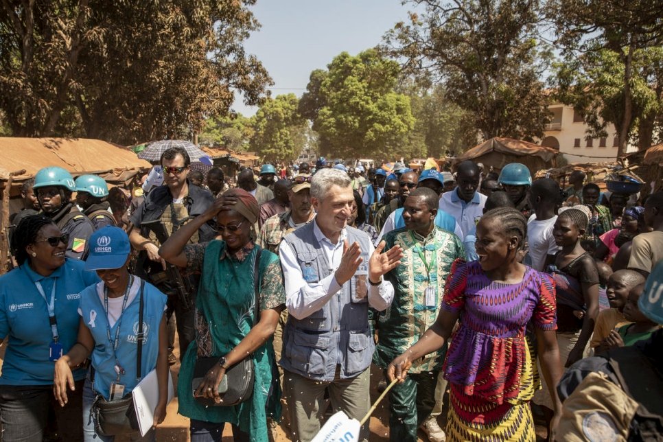 Le Haut Commissaire des Nations Unies pour les réfugiés, Filippo Grandi, visite le site Alternatif pour personnes déplacées dans la ville de Bambari, en République centrafricaine.   