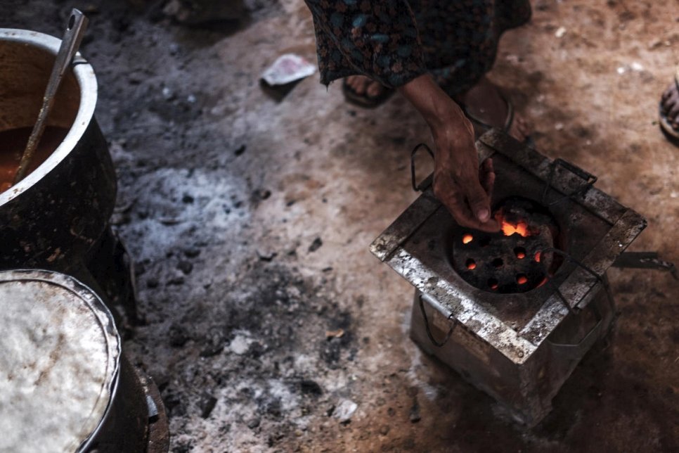 El combustible proporciona energía e ingresos para los refugiados somalíes y para la población local en Etiopía. 