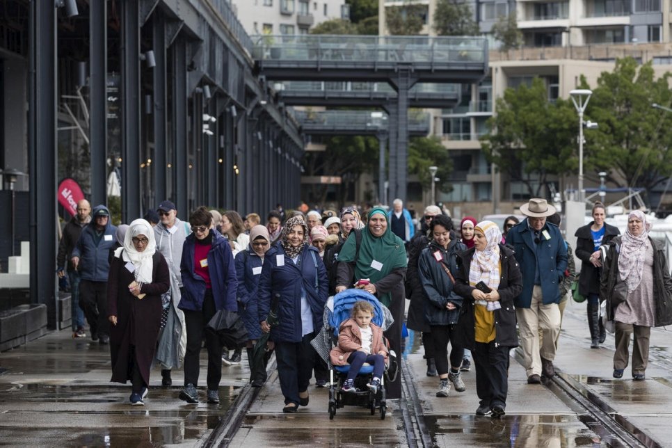 Promenade autour du port de Sydney pour ces Australiens et leurs voisins réfugiés à l'occasion de la Journée mondiale du réfugié. 