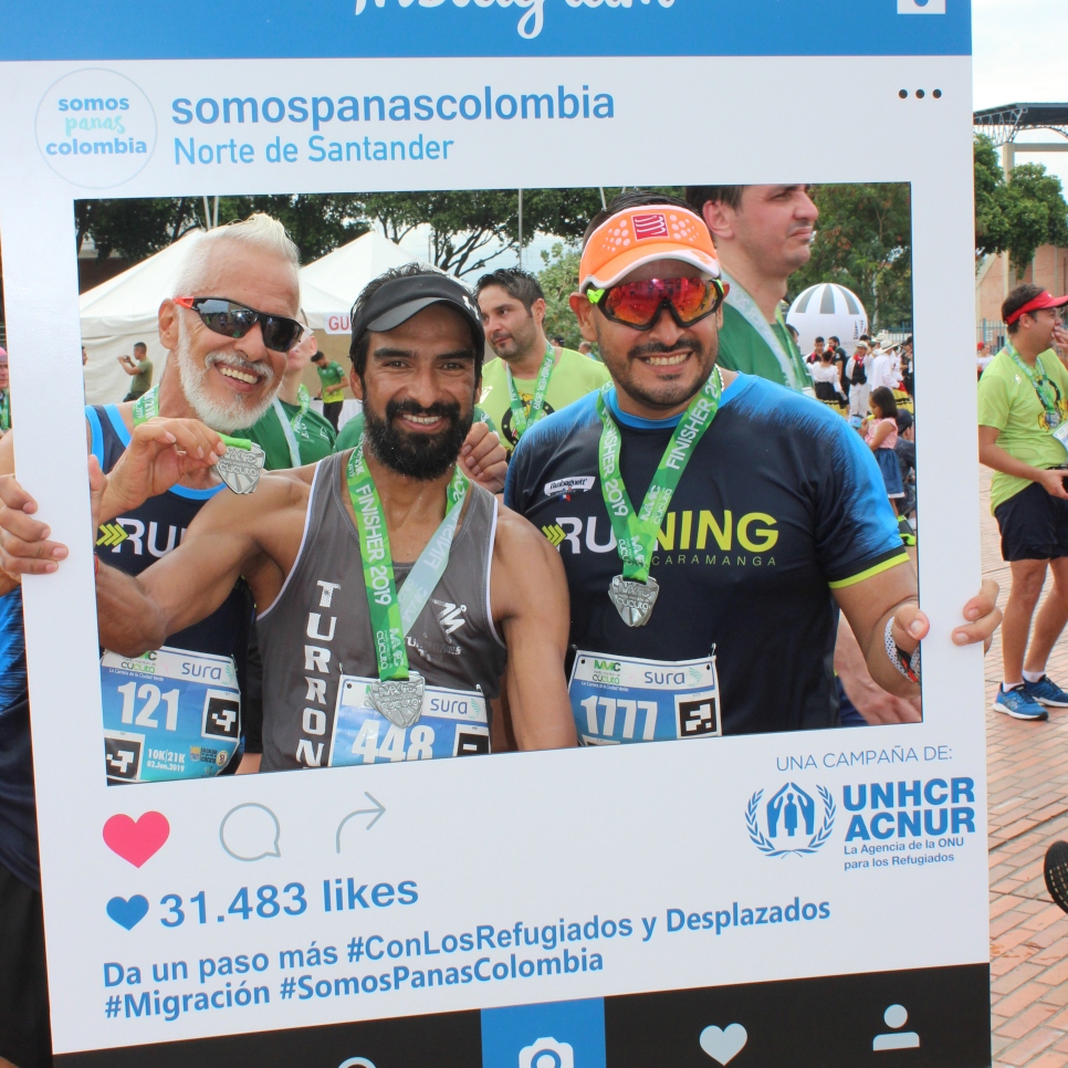 Des coureurs posent pour une photo à Cúcuta en Colombie, après y avoir terminé le semi-marathon.   
