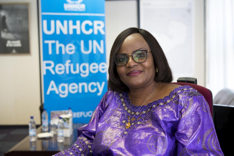 "Los refugiados traen muchas oportunidades, incluidas sus habilidades y puntos fuertes, que pueden compartirse con las comunidades de acogida", explica Pierrine Aylara, representante de ACNUR en Zambia.