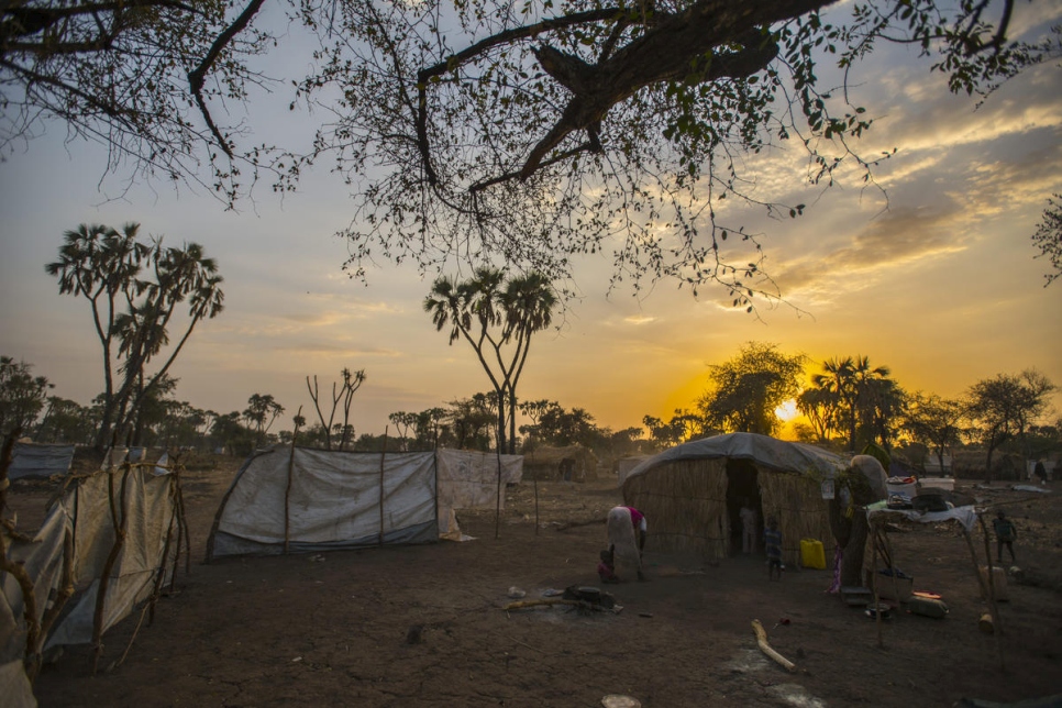 Puesta de sol en el campo de refugiados de Doro en el condado de Mabaan, en Sudán del Sur, junio de 2013.