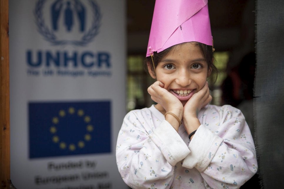 In the hands of refugee children at the open accommodation site of Thermopyles, a piece of paper becomes a hat. All it takes is some imagination. Thanks to funding by the EC-Humanitarian Aid, UNCHR distributed 130 school bags with stationary, bringing smiles to the children's faces and hope to their parents.