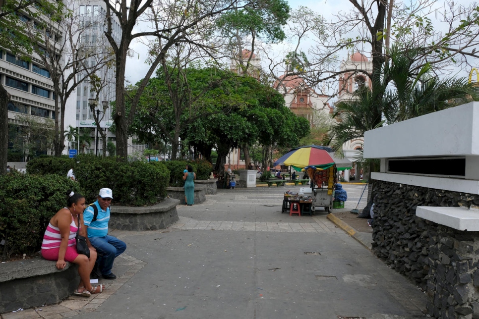 يقع المركز في إحدى ضواحي سان بيدرو سولا، وهي ثاني أكبر مدينة في هندوراس، والتي شهدت منذ أعوام ارتفاع معدل جرائم القتل بشكل مستمر.