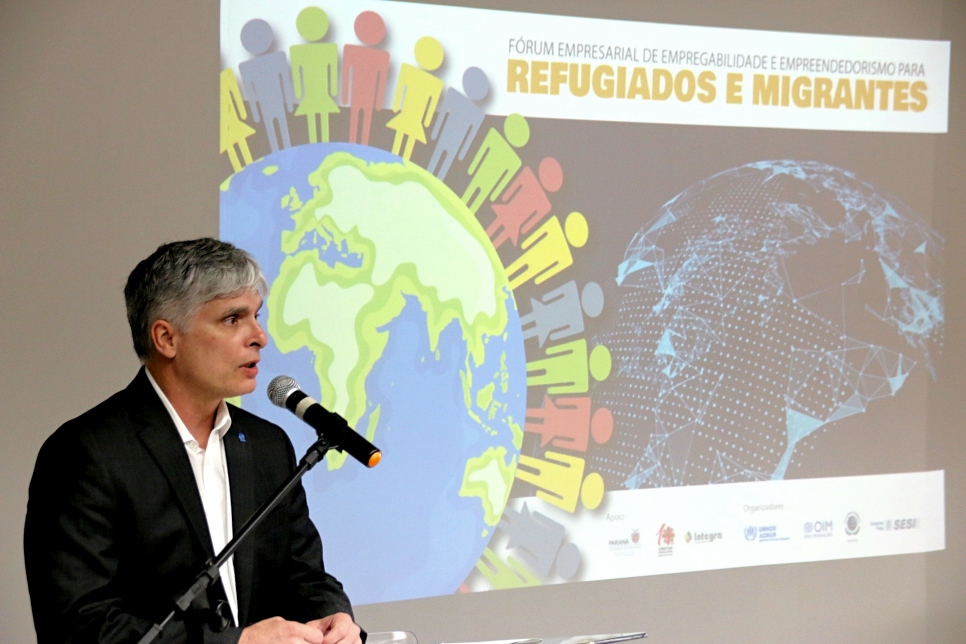 Paulo Sérgio, oficial de medios de vida de ACNUR, explicó cómo el alto nivel de escolaridad de la población refugiada puede contribuir a la economía brasileña.