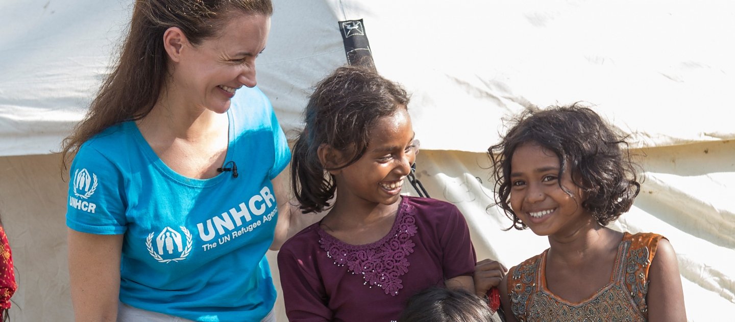 UNHCR Goodwill Ambassador Kristin Davis meets Rohingya refugees in Bangladesh