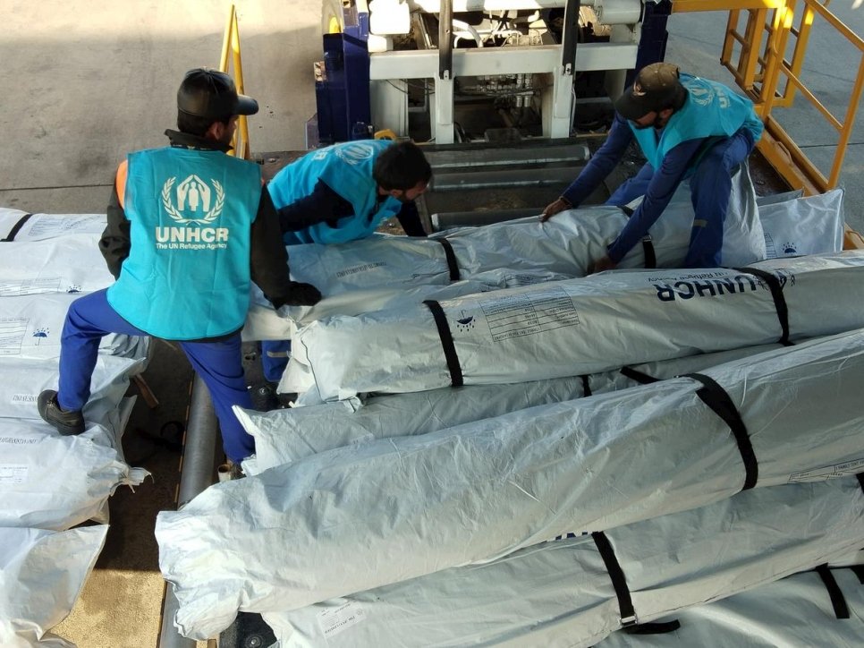 Pakistan. UNHCR launches massive airlift of tents for Afghanistan's drought-displaced