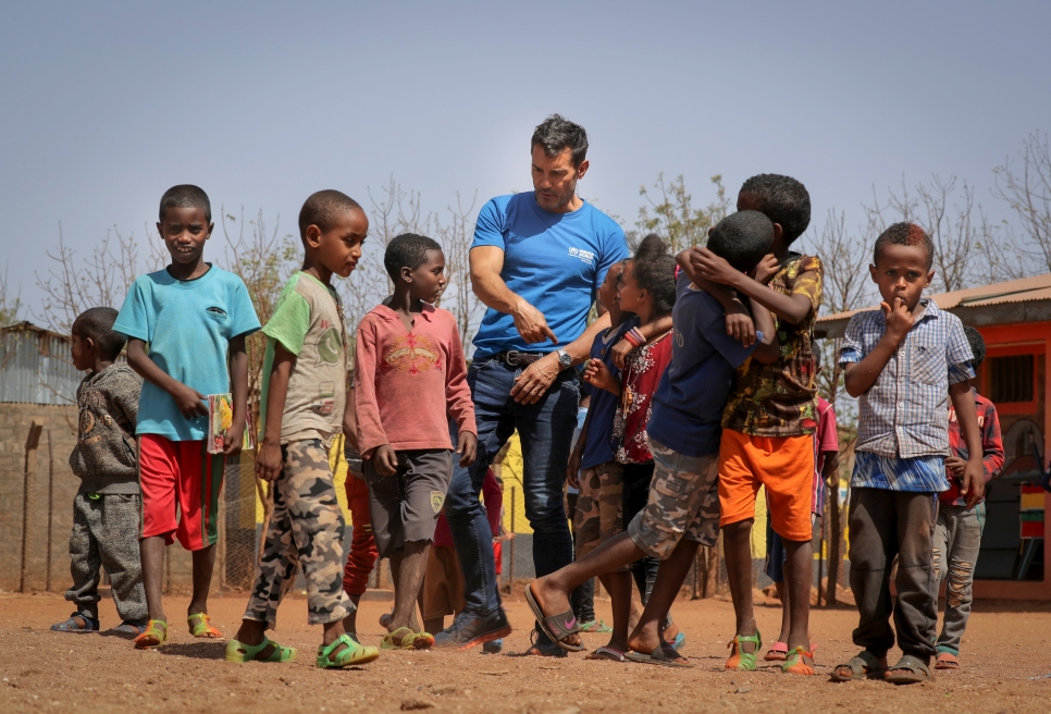 In 2018, UNHCR Goodwill Ambassdor Jesús Vazquez visited the Shire refugee camps (north of Ethiopia), where 900,000 refugees dwell.