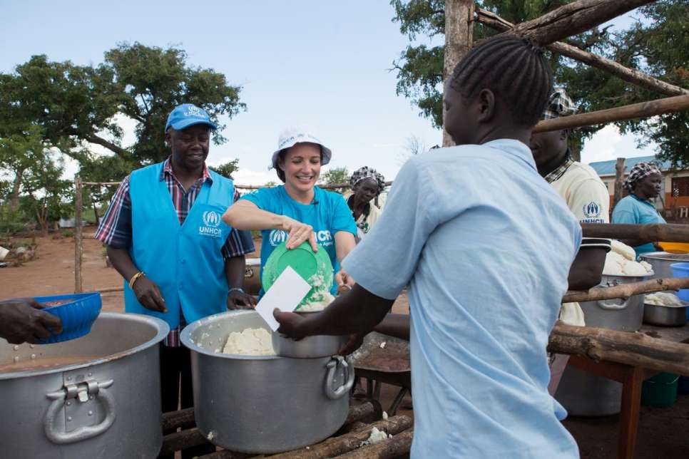 Kristin serves food with the UNHCR team who provide food for all refugees at the transit centre.