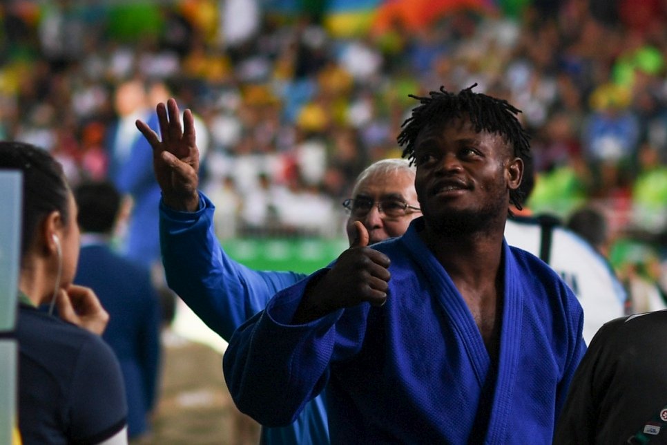 Même si Popole a perdu son deuxième match contre Donghan Gwak, qui a remporté la médaille de bronze, il a été soutenu par la foule comme un héros local.