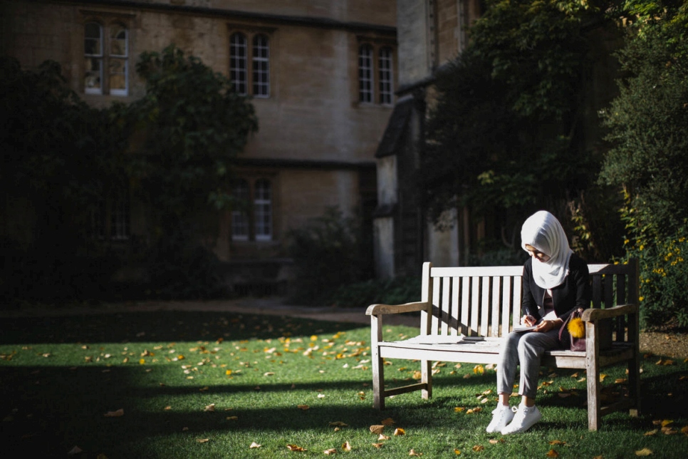 United Kingdom. Afghan refugee poet wins scholarship at London university