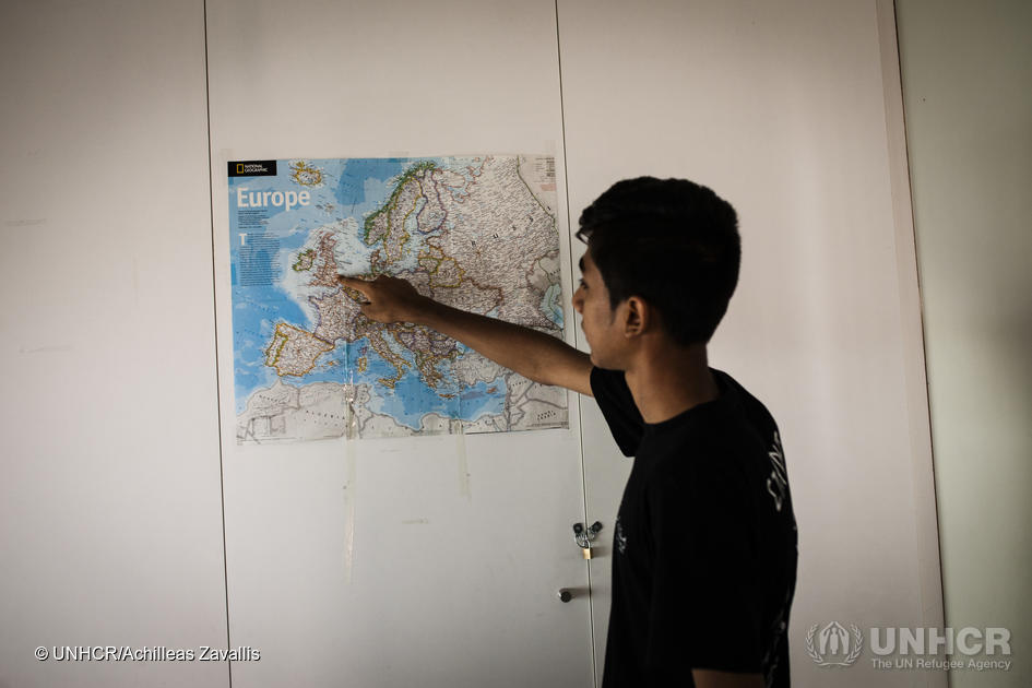 At a shelter for unaccompanied minors run by UNHCR's partner organisation Praksis, 14-year-old Waris points to the UK on a map of Europe
