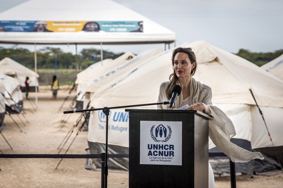 L'Émissaire du HCR Angelina Jolie à la conférence de presse tenue au Integrated Assistance Centre de Maicao, Colombie, le 8 juin 2019. 