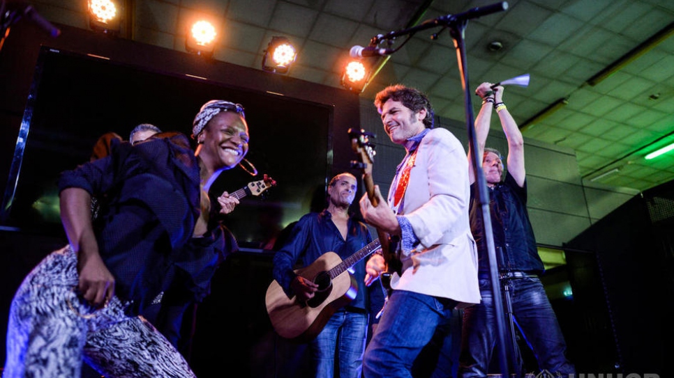 A l'occasion de la Journée mondiale du réfugié, le 20 juin, le HCR France a organisé avec l'association SINGA des jam sessions en présence de grands noms de la chanson française, comme Matthieu Chedid et Catherine Ringer, et des musiciens réfugiés tels que Team SpiRythm, Ghandi Adam, Aida et Babak et Refugees of Rap, afin de mettre en avant l'importance de la rencontre et de l'échange, à Ground Control à Paris.

