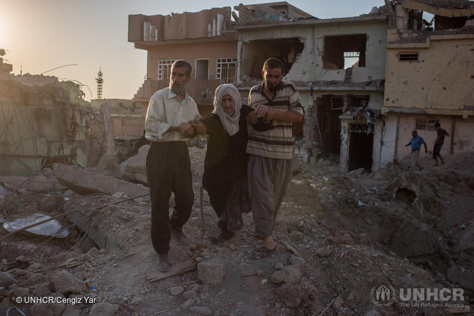 Iraq. People fleeing fighting in the Old City of Mosul