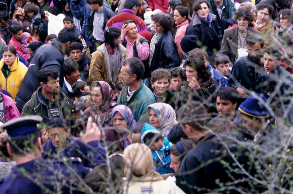 لاجئون من كوسوفو* يصلون إلى بلايس، جمهورية مقدونيا اليوغوسلافية السابقة، مارس 1999. 
