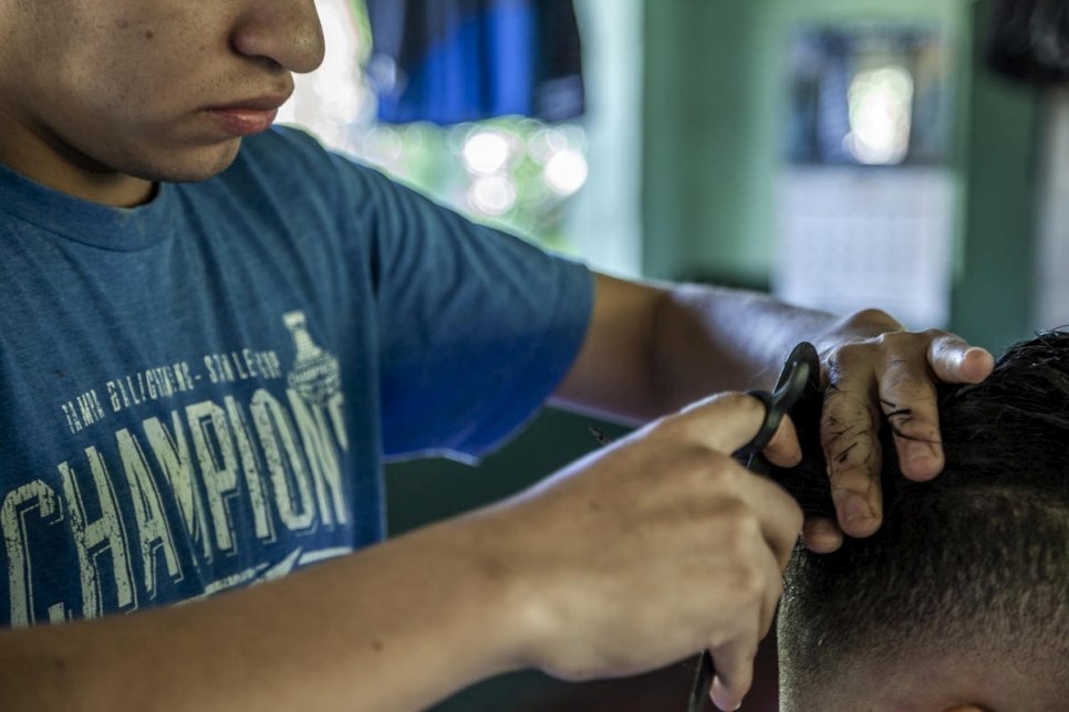 José* a ouvert un salon de coiffure à San Salvador, avec l'aide du HCR, du gouvernement salvadorien et de partenaires locaux. 
