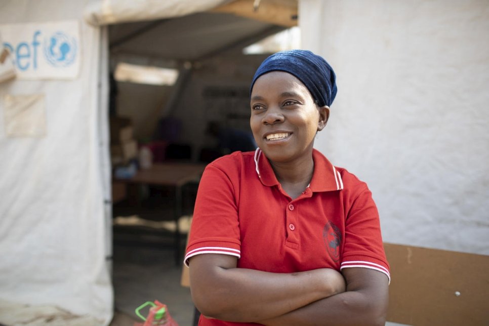 جوديث موانسا، 50 عاماً، ممرضة من زامبيا تعمل في العيادة في مخيم مانتابالا. "قابلنا وعالجنا آلاف الأشخاص".
