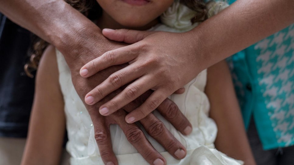 Une fillette et ses parents ont demandé asile à San Jose après avoir fui le Nicaragua. 