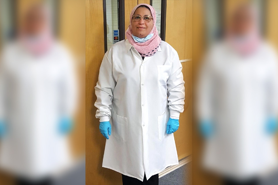 Lubab al-Quraishi, médecin réfugié irakien, photographiée dans le New Jersey où elle a obtenu une licence temporaire pour pratiquer la médecine. 