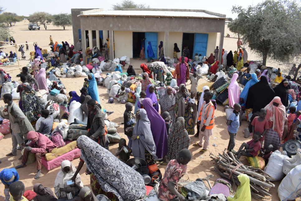 Des déplacés nigérians peu après leur arrivée au camp de réfugiés de Dar-es-Salam au Tchad.