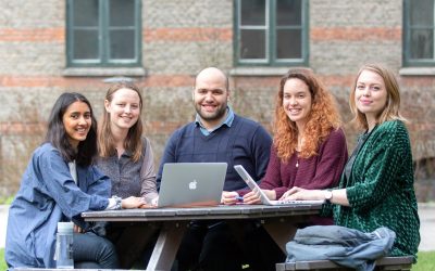 Studenti palīdz bēgļu jauniešiem iegūt izglītību Dānijā