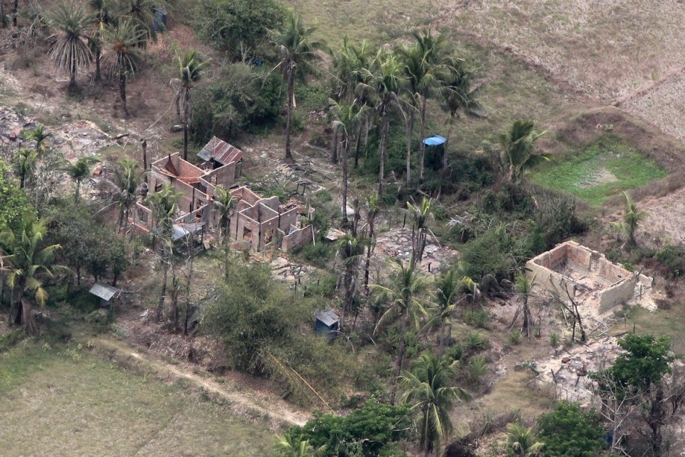 Cette vue aérienne prise le 5 mai 2018 montre des villages réduits en cendres qui étaient auparavant habités par des Rohingyas, dans le nord de l'Etat de Rakhine, au Myanmar. 