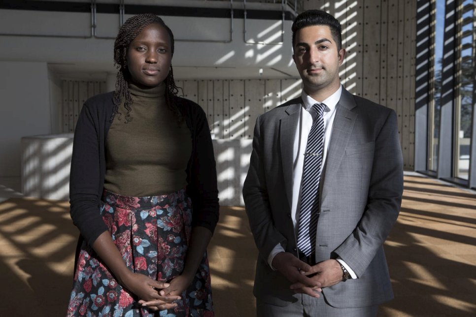 Foni Joyce Vuni et Arash Bordbar, délégués du Conseil consultatif mondial de la jeunesse, au Palais des Nations à Genève. 