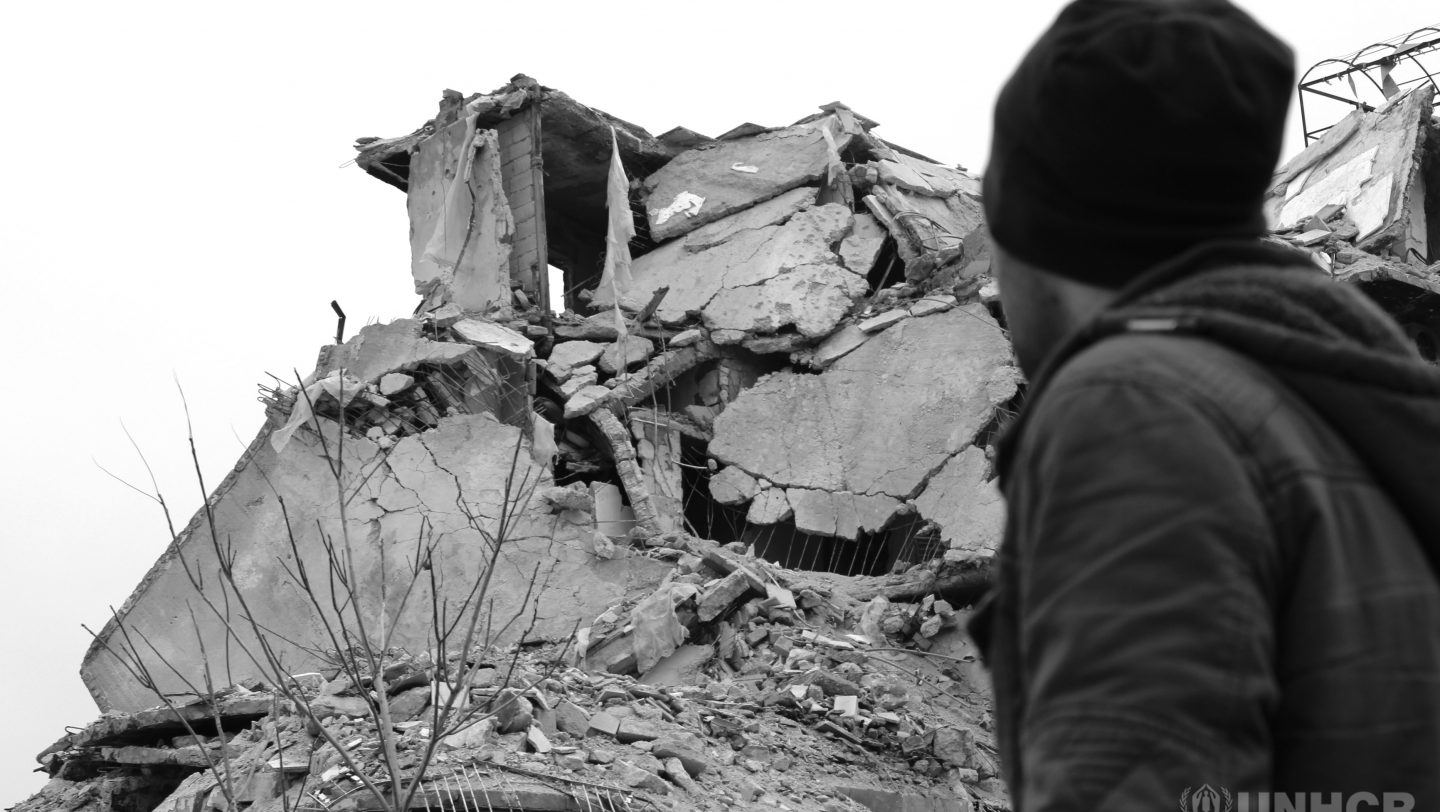 People from East Aleppo visits to check on their damaged houses