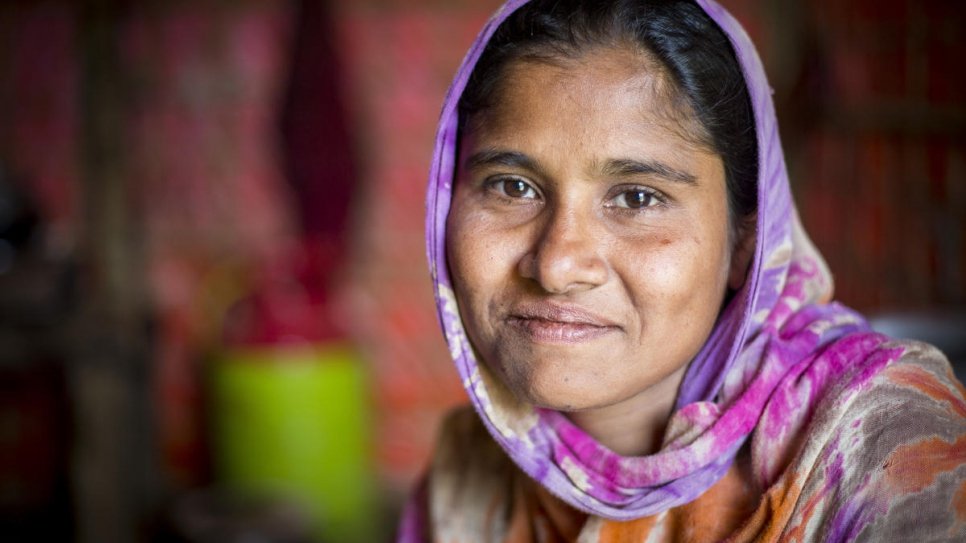 Rohingya refugee Monowara is pleased that she no longer has to collect firewood. "It is dangerous. I was scared every time, every day."
