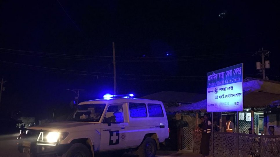 Dans certains dispensaires, les ambulances sont désormais d'astreinte 24 heures sur 24 à Kutupalong. 