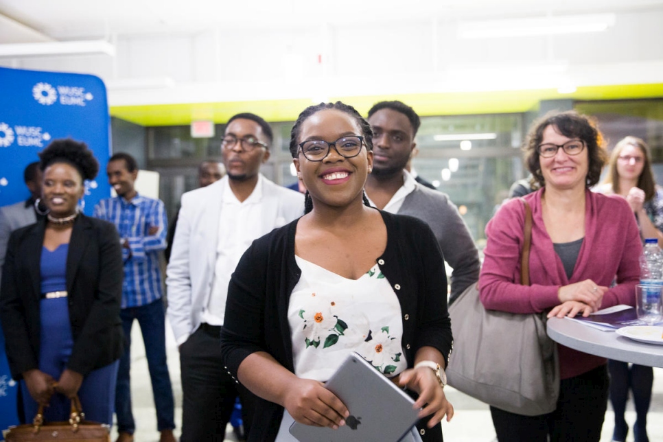 Amélie Fabian, une réfugiée rwandaise, a pu poursuivre ses études dans une université canadienne grâce à un programme d'éducation spécifique pour les réfugiés. 