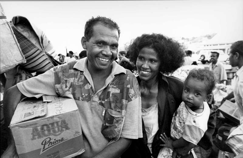 شهدت نهاية القرن العشرين تدفقاً جماعياً للاجئين من تيمور الشرقية. وعندما أعادت قوة دولية النظام، تمكن عدد كبير من المهجرين من العودة إلى ديارهم بمساعدة المفوضية. 
