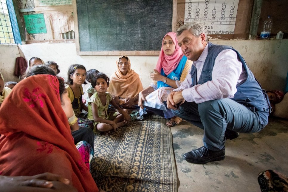 High Commissioner Filippo Grandi meets with Rohingya refugees at Kutupalong refugee camp in Cox's Bazar, Bangladesh.