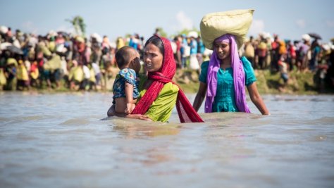 Bangladesh. Thousands stranded near Myanmar border