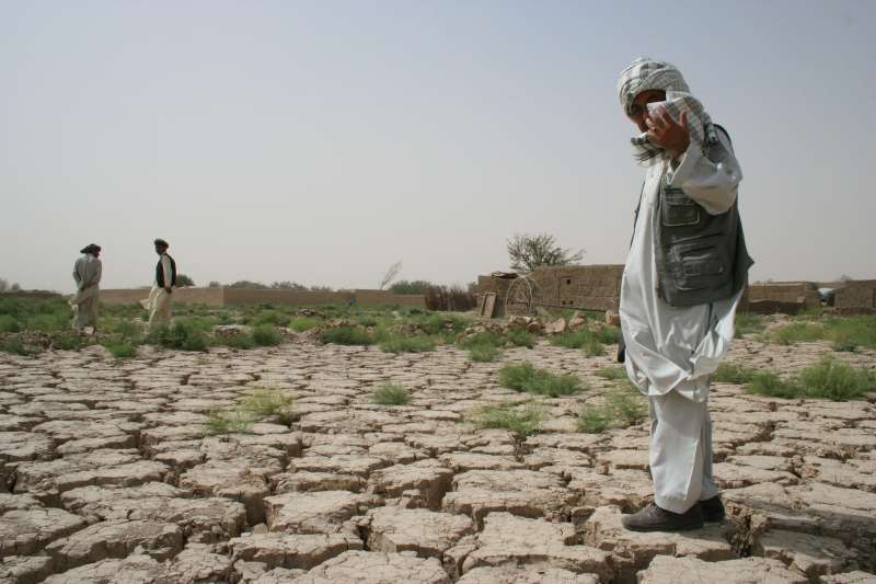 La sécheresse de 2006 dans la province de Jowzjan au nord de l’Afghanistan a désertifié la terre, qui est devenue incultivable. 