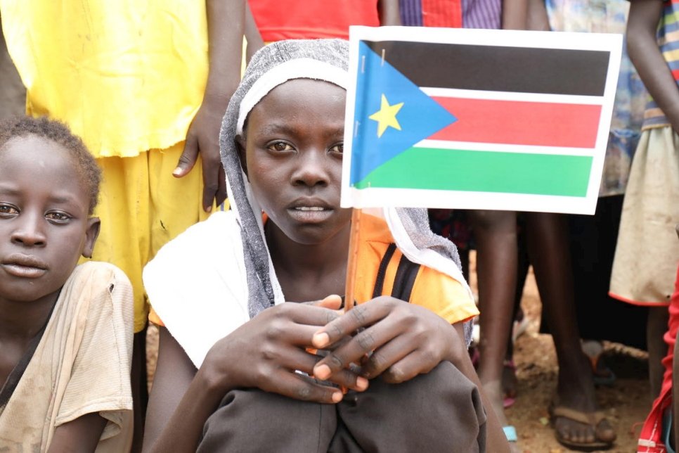 Des jeunes filles soudanaises devant l'école primaire de Nur, dans le camp de réfugiés de Doro, au Soudan du Sud, en mai 2018.  