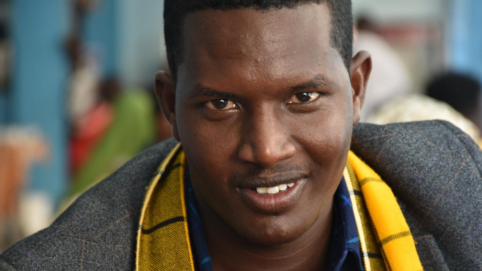 Abdirashid Mohumed, de 24 años, sonríe tras su llegada en Dire Dawa, Etiopía. Está retornando a casa después de un exilio de 5 años.