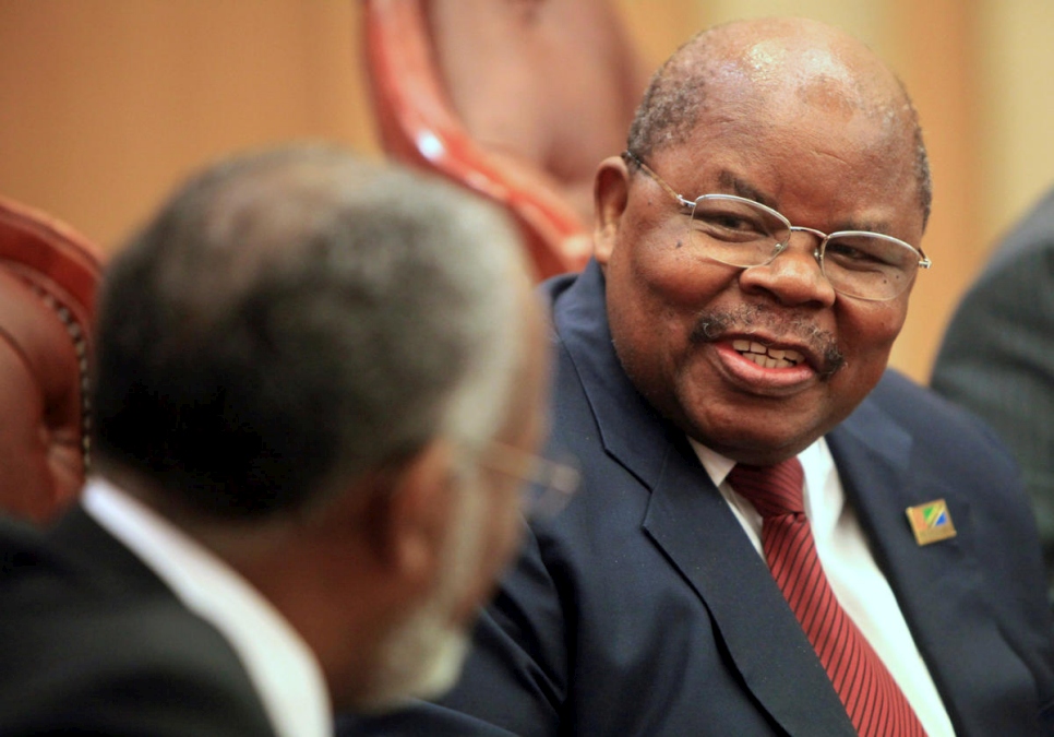Sudan. Tanzania's former President Mkapa speaks with Sudan's Foreign Minister Karti during a meeting in Khartoum