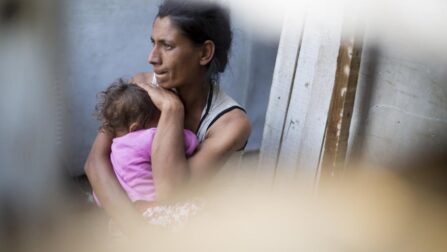 Een deelnemer aan een UNHCR-workshop over staatloosheid in Skopje, Noord-Macedonië, mei 2017. Staatloosheid treft miljoenen mensen over de hele wereld en ontzegt hen vaak de toegang tot basisrechten. © UNHCR/Roger Arnold