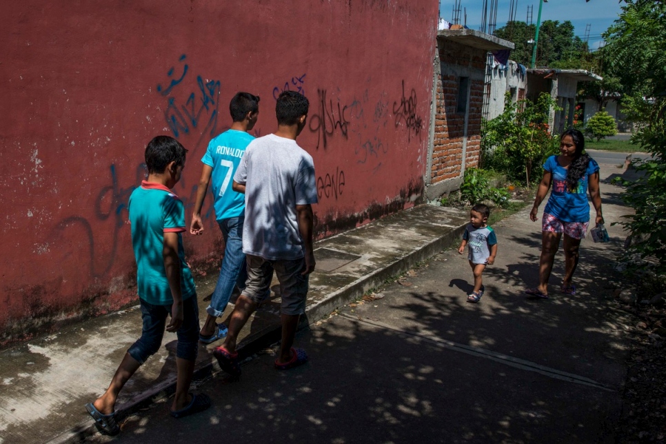 Mexico. Young refugees flee gang violence in El Salvador