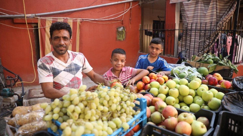 Avant de s'installer en Espagne, Samer et ses fils vendaient des fruits et des légumes dans leur quartier. 