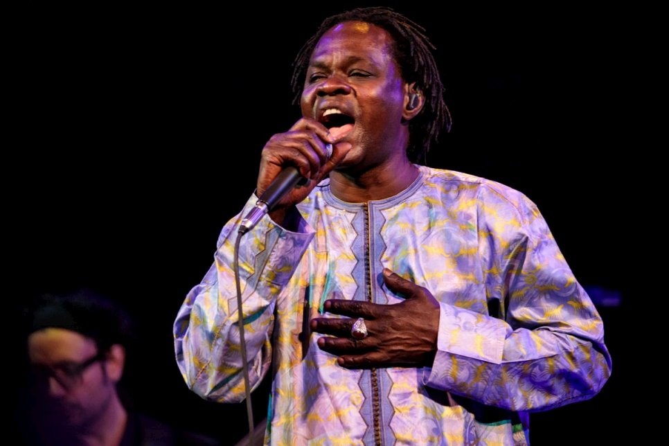 Baaba Maal avec le Town Hall Ensemble au Town Hall de New York, le 4 mai 2019. 