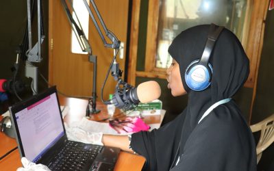 Refugee students get lessons over radio during Kenya school shutdown