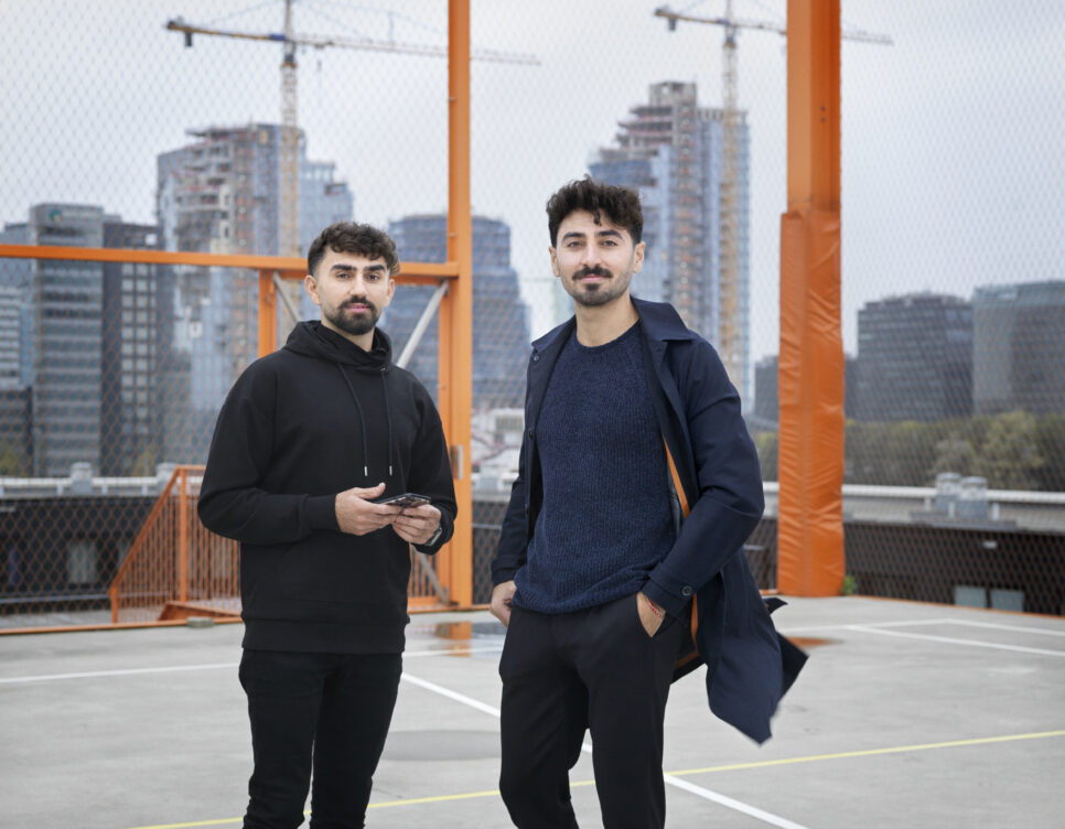 Wahhab samen met zijn broertje Muqdad. © UNHCR/Marieke van der Velden