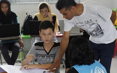 Guru pengungsi memberdayakan kaum muda di Indonesia