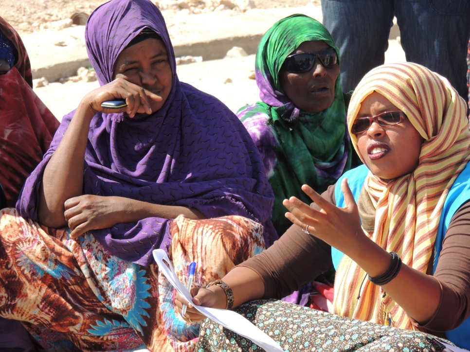 Deka (right) speaks with displaced women during a field visit in Hargeisa, Somaliland.